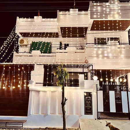 Reegi Luxury Stay Prayagraj Ngoại thất bức ảnh